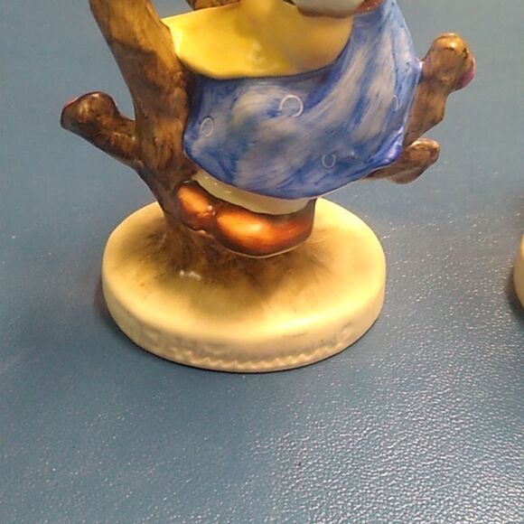 Vintage Goebel Hummel Figurine Boy and girl in Apple Trees Cottagecore - Picture 6 of 11